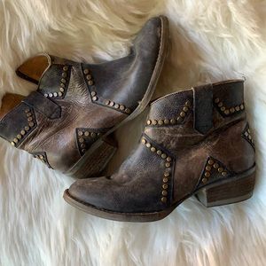 Circle G Star Studded Leather Western Ankle Boots